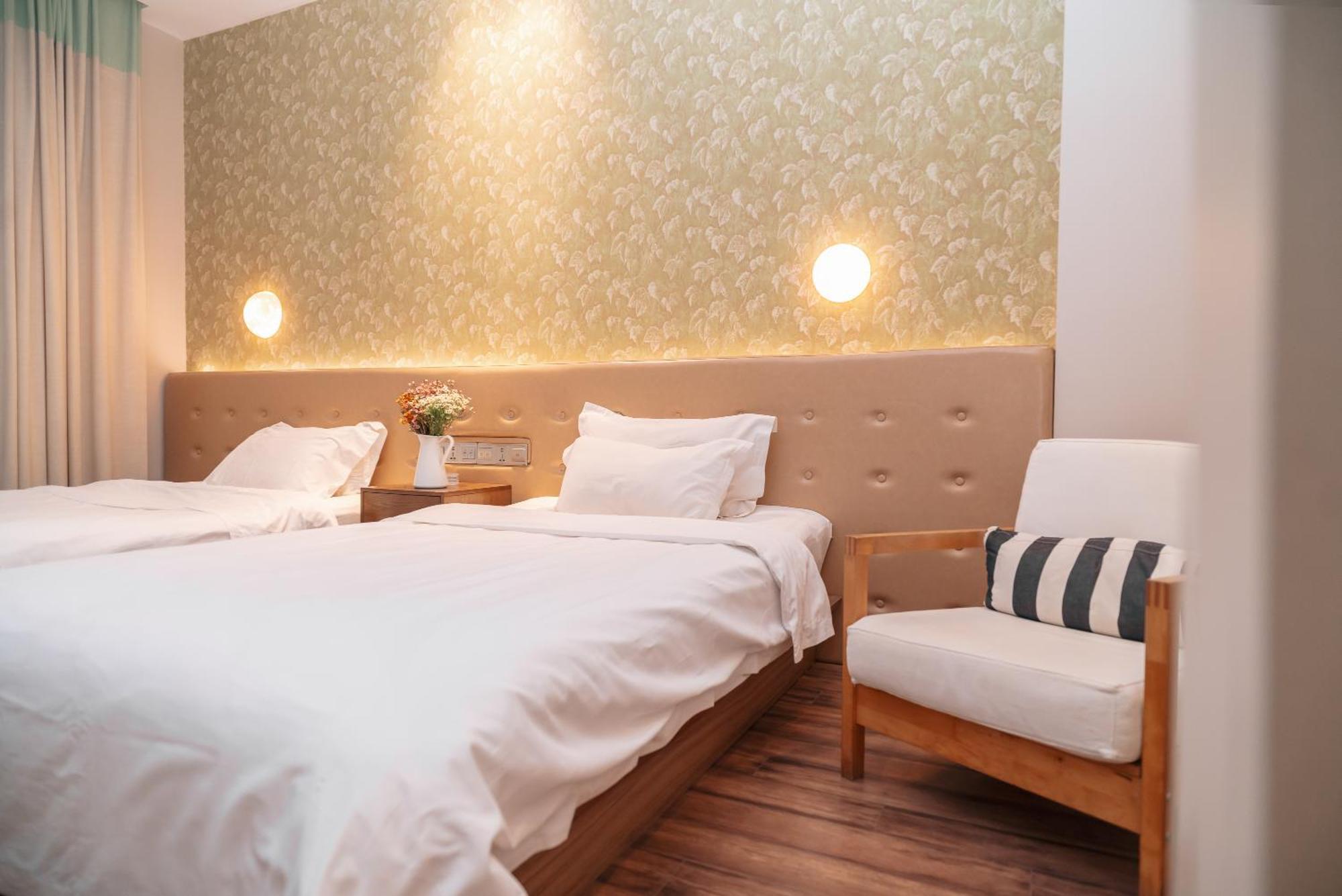 Qingdao Kaiyue Hotel Zhongshan Road St Michael'S Cathedral And Zhanqiao Pier Room photo