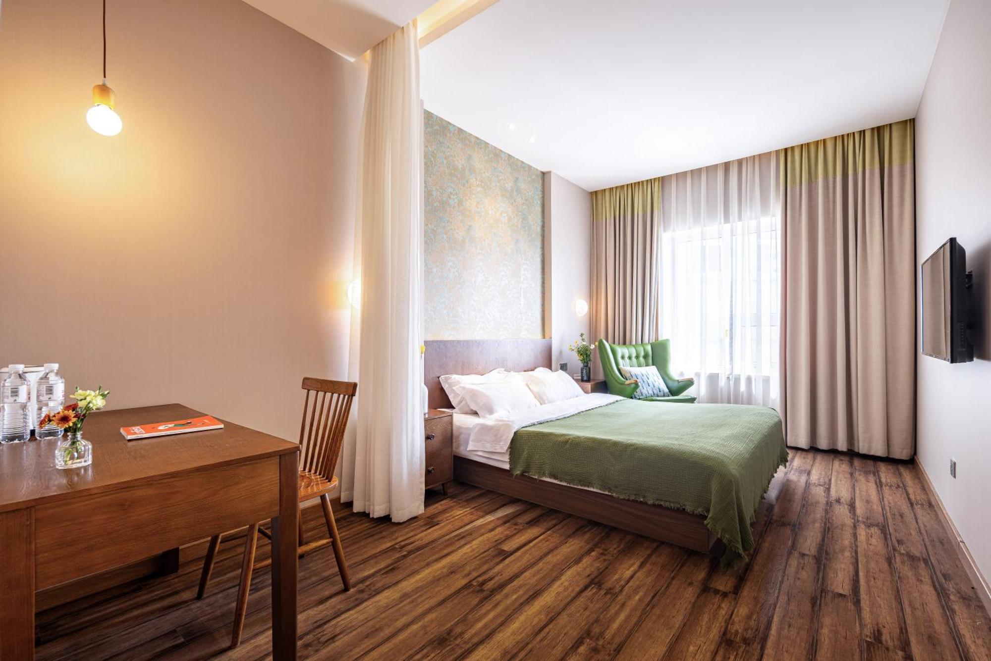 Qingdao Kaiyue Hotel Zhongshan Road St Michael'S Cathedral And Zhanqiao Pier Exterior photo